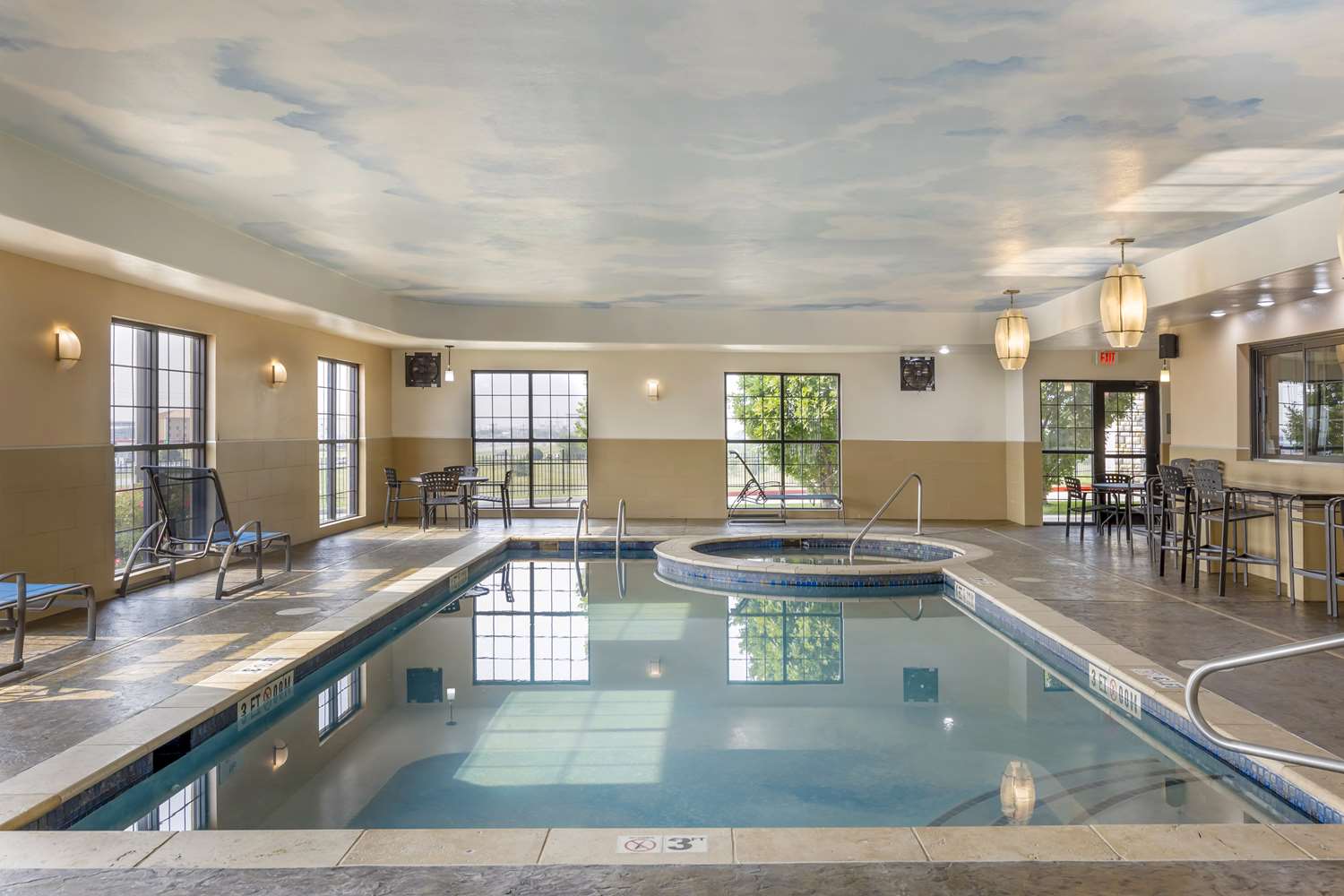 Best Western Plus Emerald Inn & Suites 15/39