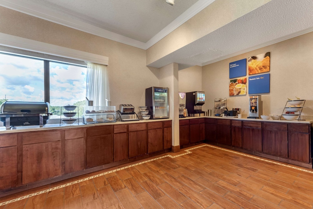 Comfort Inn & Suites Streetsboro - Kent 3/27