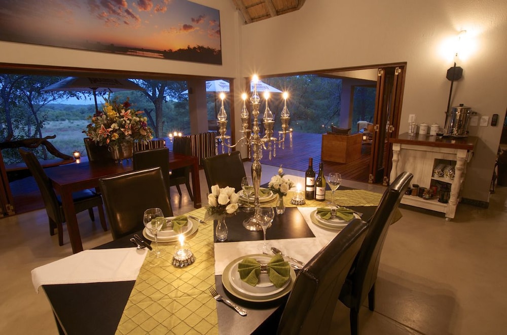 Raptor Retreat Game Lodge 16/24