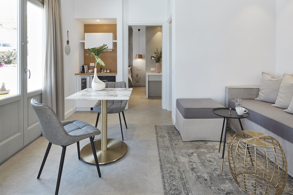 Altera Pars Suites 48/69