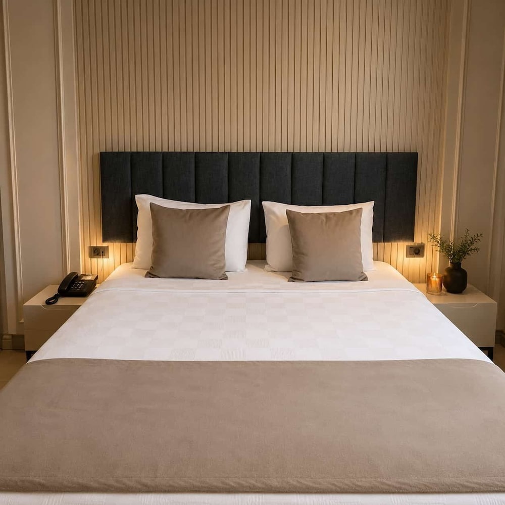 Sam Hotel 14/48