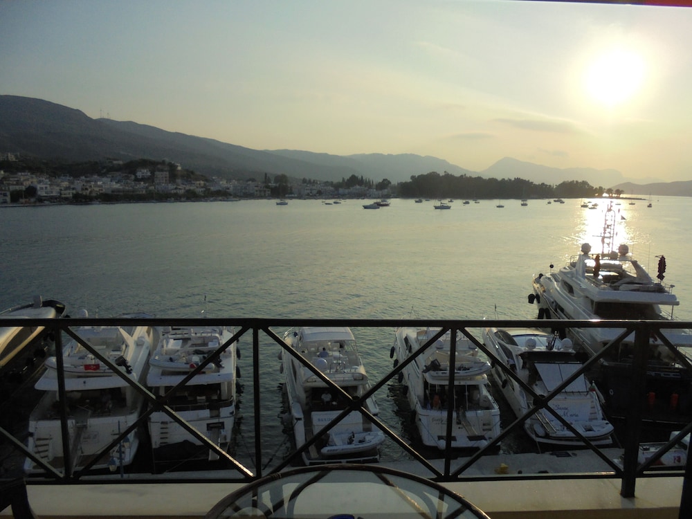 Hotel Manessi 24/62