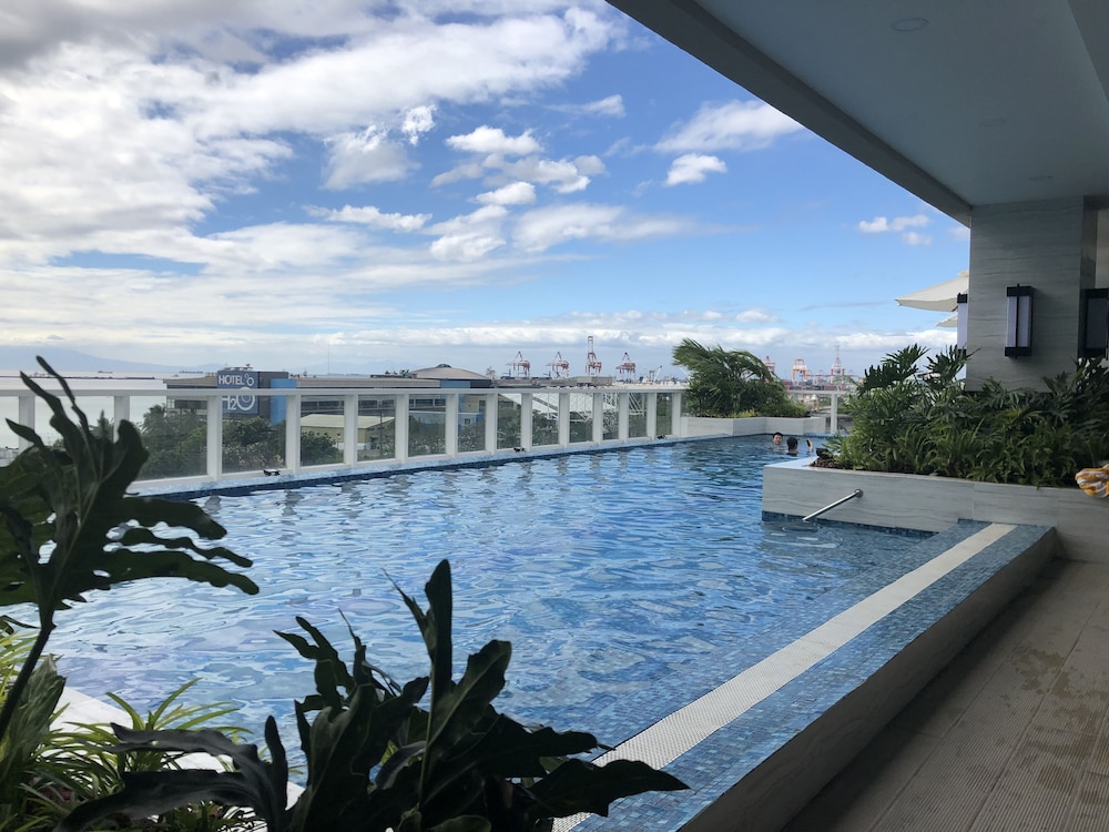 Rizal Park Hotel 60/65