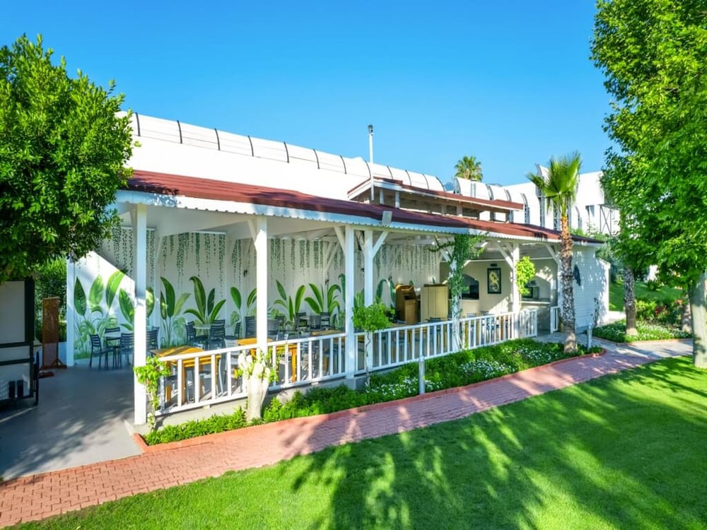 Queens Park Le Jardin in KEMER