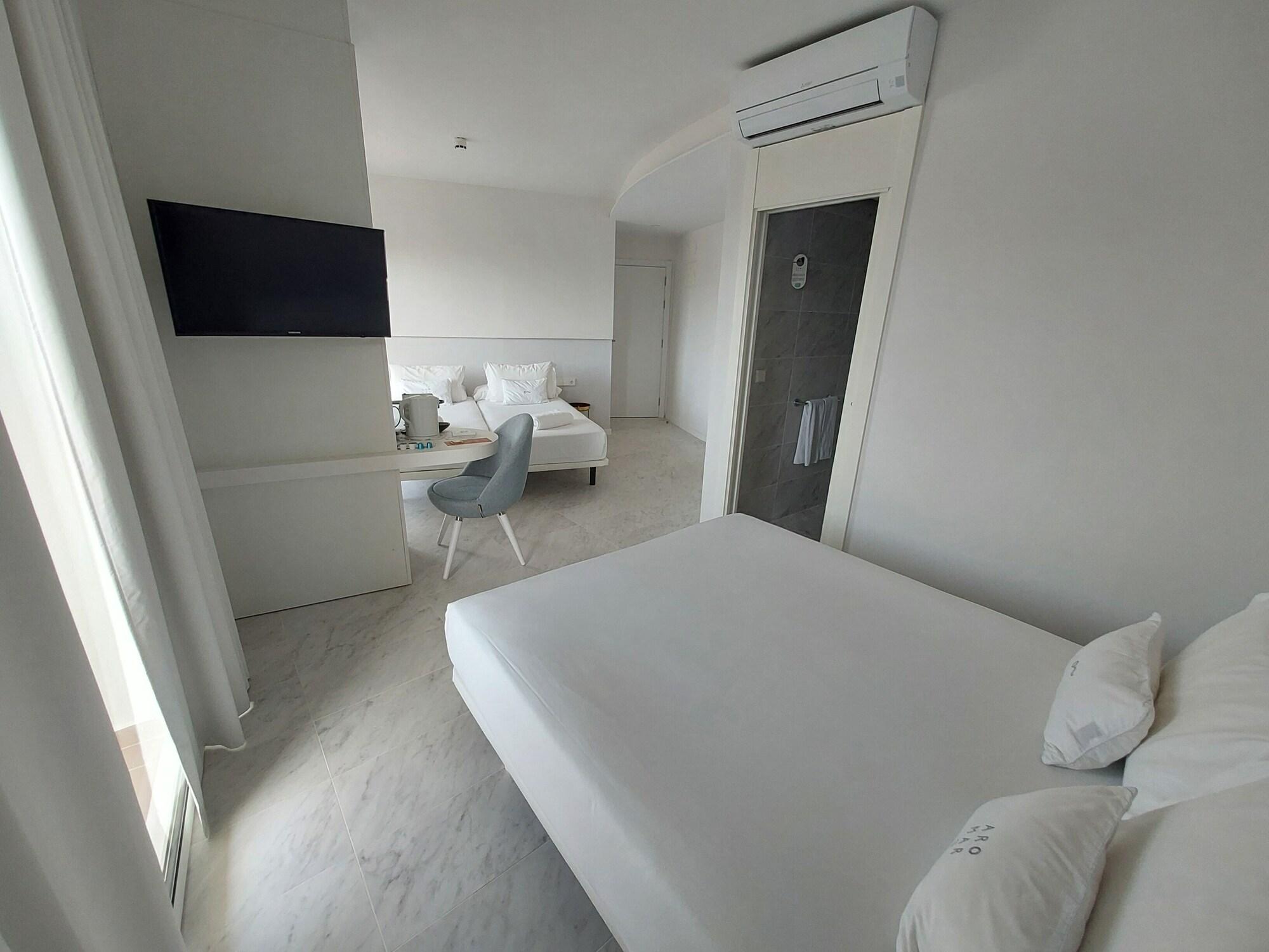 Connecting, Comfort, Family, Pool View, Balcony