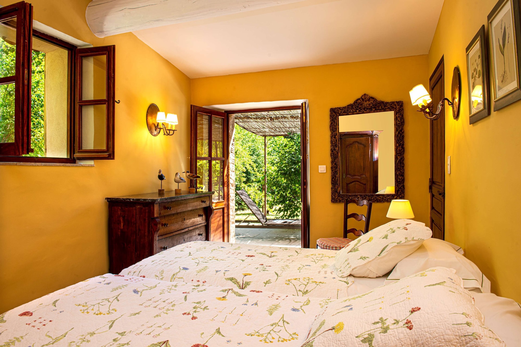 Junior Suite, King Bed, Valley View, Sofa, Terrace
