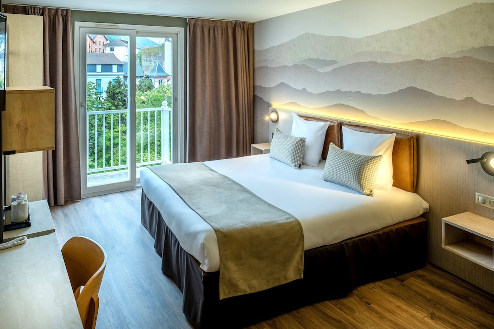 SUPERIOR, DOUBLE OR TWIN BED, ACCESSIBLE