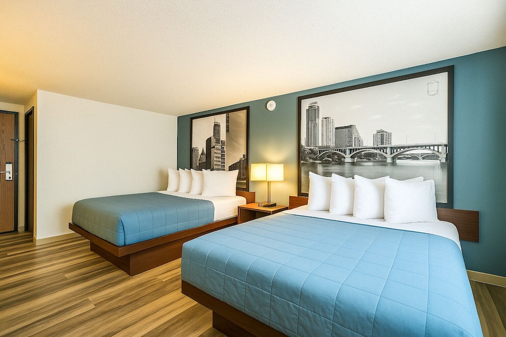 Hotel 8 Fergus Falls 16/49