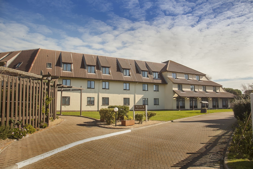 Peninsula Hotel Guernsey 2/37