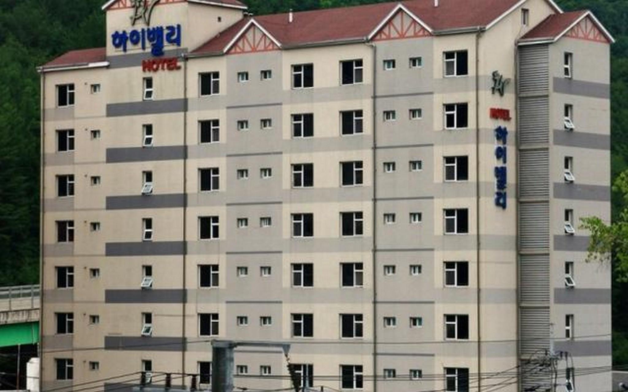 High Valley Hotel 2/24
