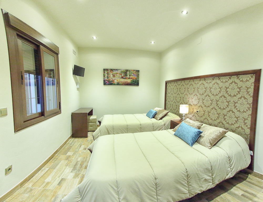 HOSTAL GARLU 14/41