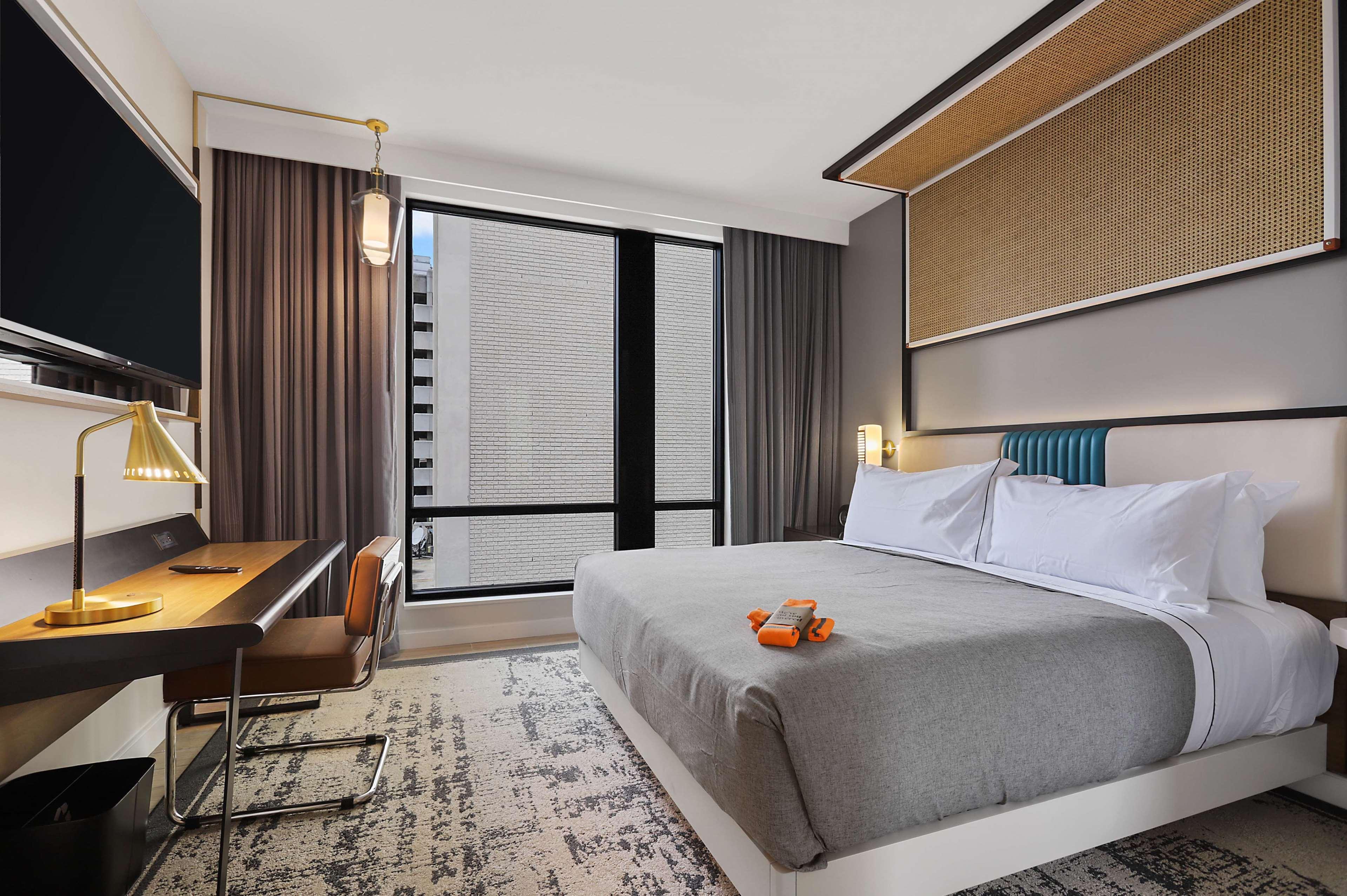 1 BEDROOM, SUITE, KING BED