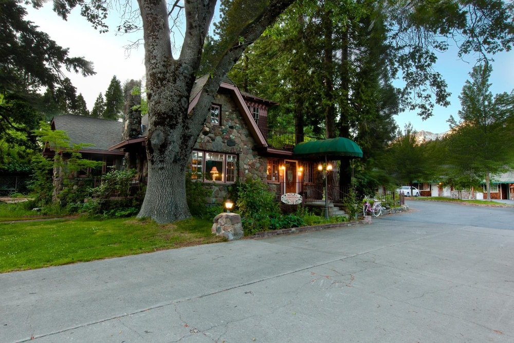 Strawberry Valley Inn 8/38