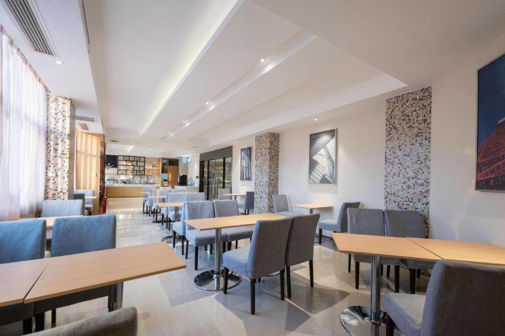 City Comfort Inn(Wuhan Caician Square Branch) 46/54