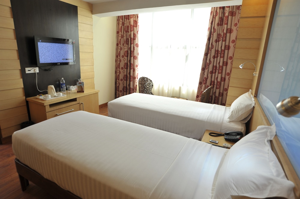 HOTEL EMARALD 3/27