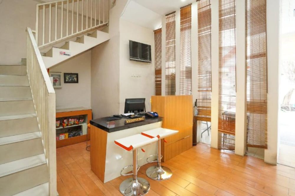 Oyo 450 Semampir Residence 64/64