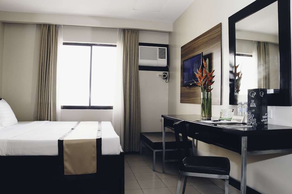 Golden Prince Hotel And Suites 14/50