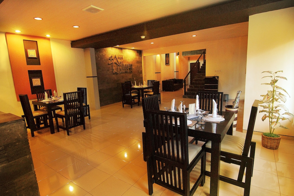 Puri Chorus Hotel 48/57
