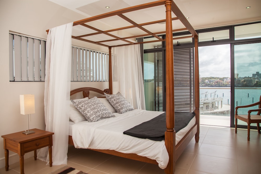 English Point Marina Hotel 21/68