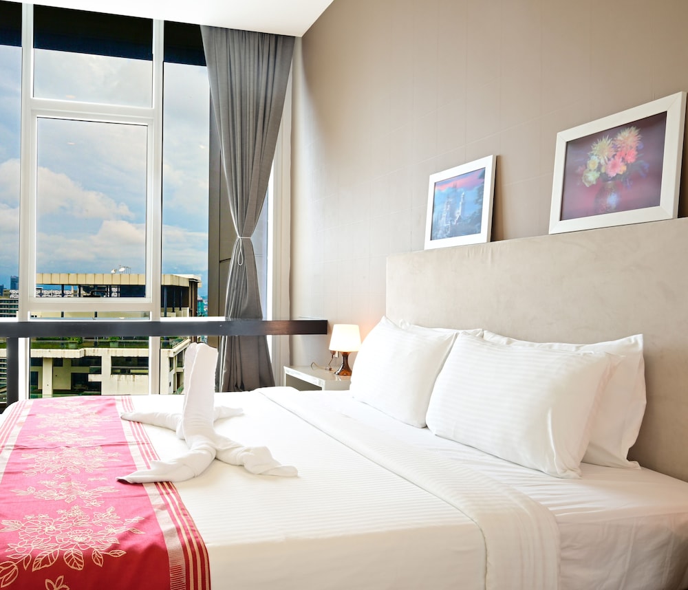 2 BEDROOMS, JUNIOR, APARTMENT, CITY VIEW, BATHTUB