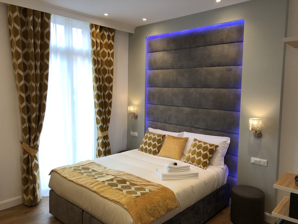 SUPERIOR, 1 QUEEN AND 1 BUNK BED, QUEEN BED