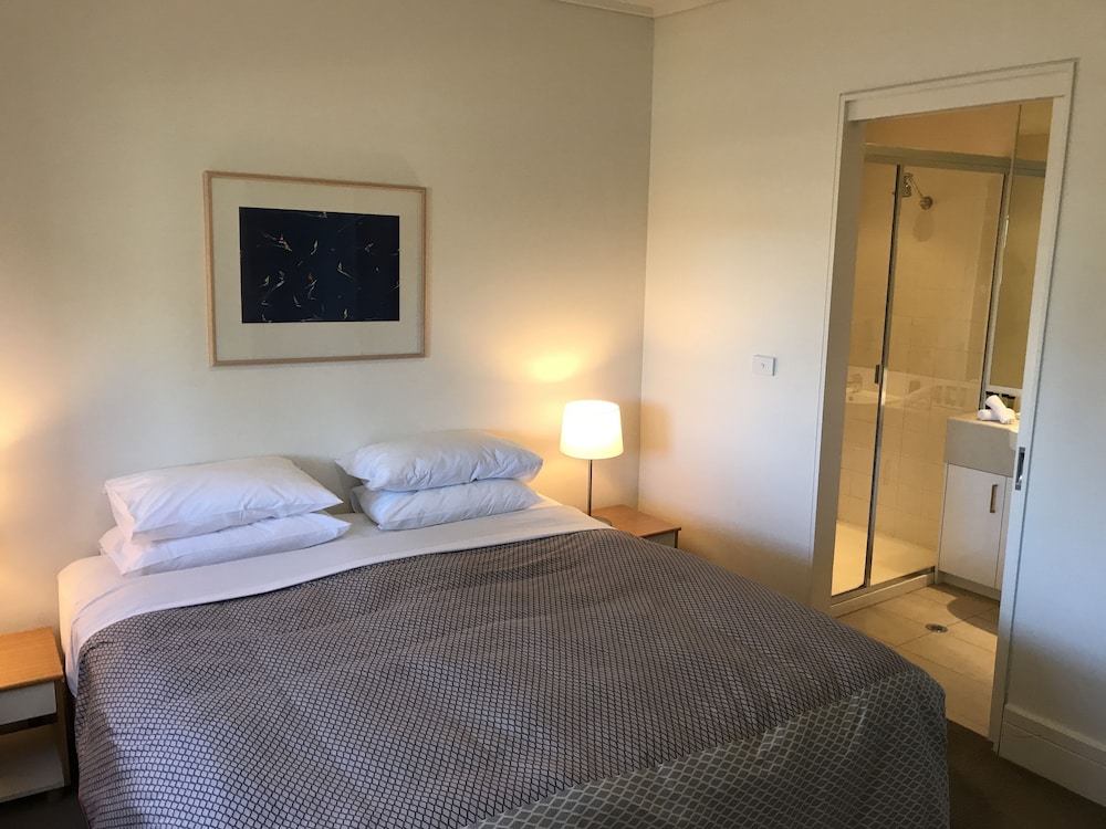 PORTSEA VILLAGE RESORT 15/69