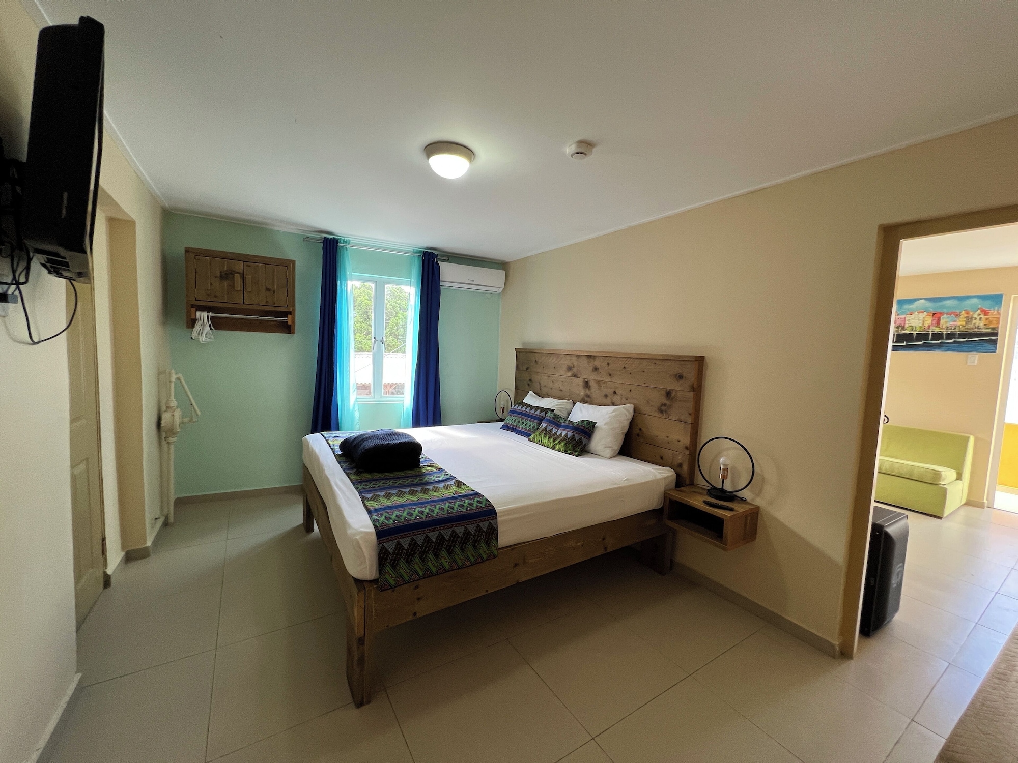 DELUXE, APARTMENT, BALCONY