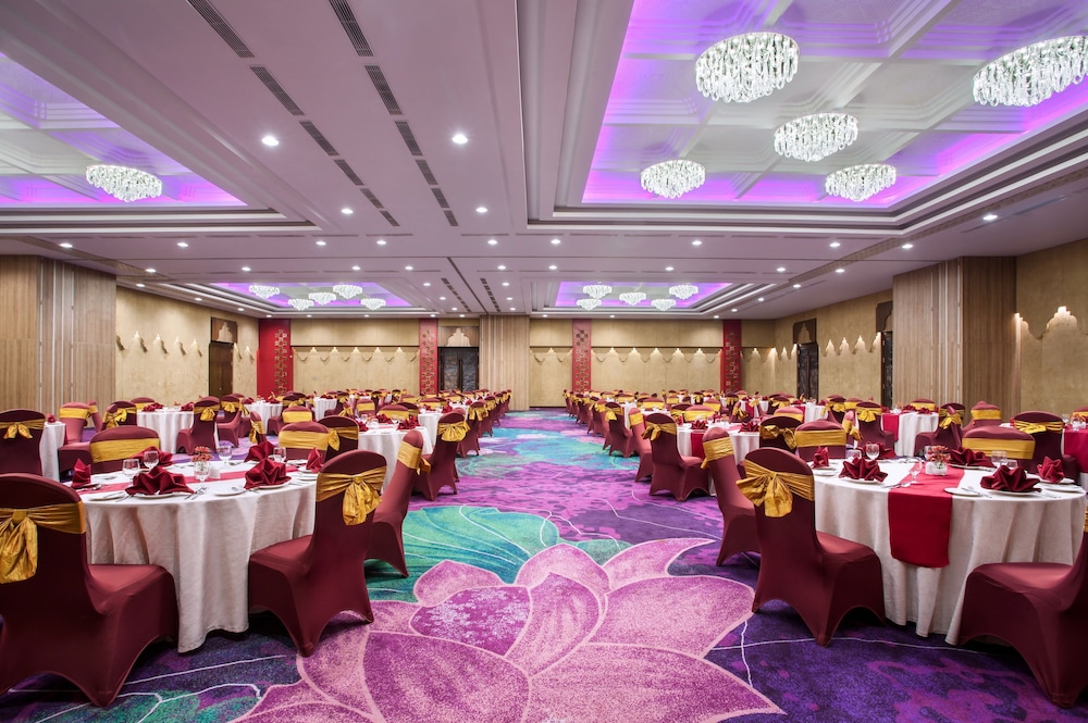 Grand Mercure Yogyakarta Adi Sucipto 64/70