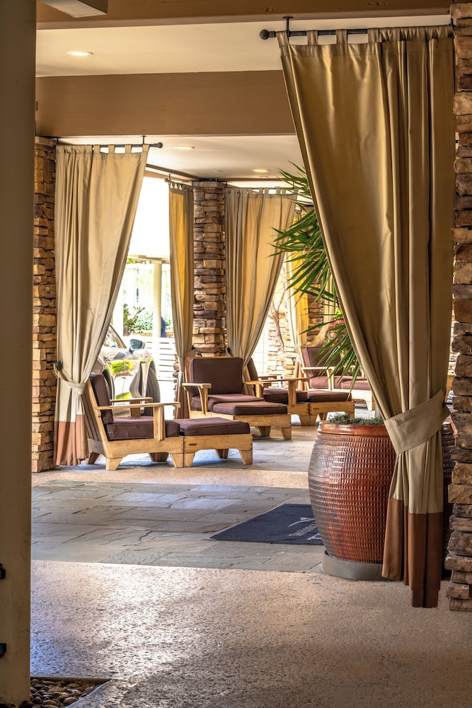 The Lodge At Tiburon 29/66