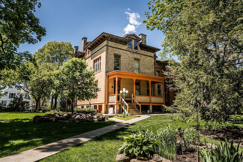 Vrooman Mansion Bloomington 64/72
