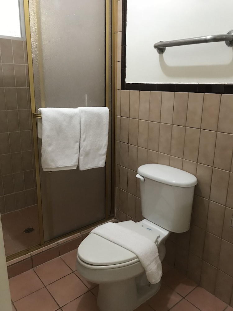 Hotel Guillen Jr 33/33