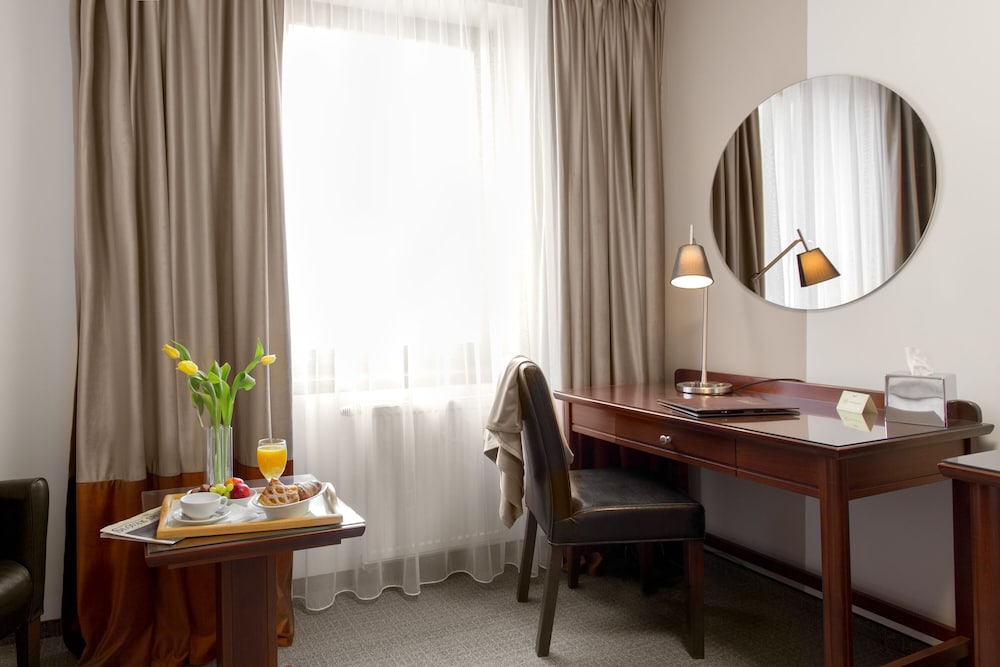 Bristol Hotel 47/52