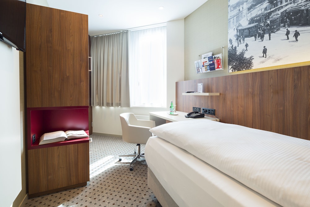 Hotel Wartmann am Bahnhof 12/30