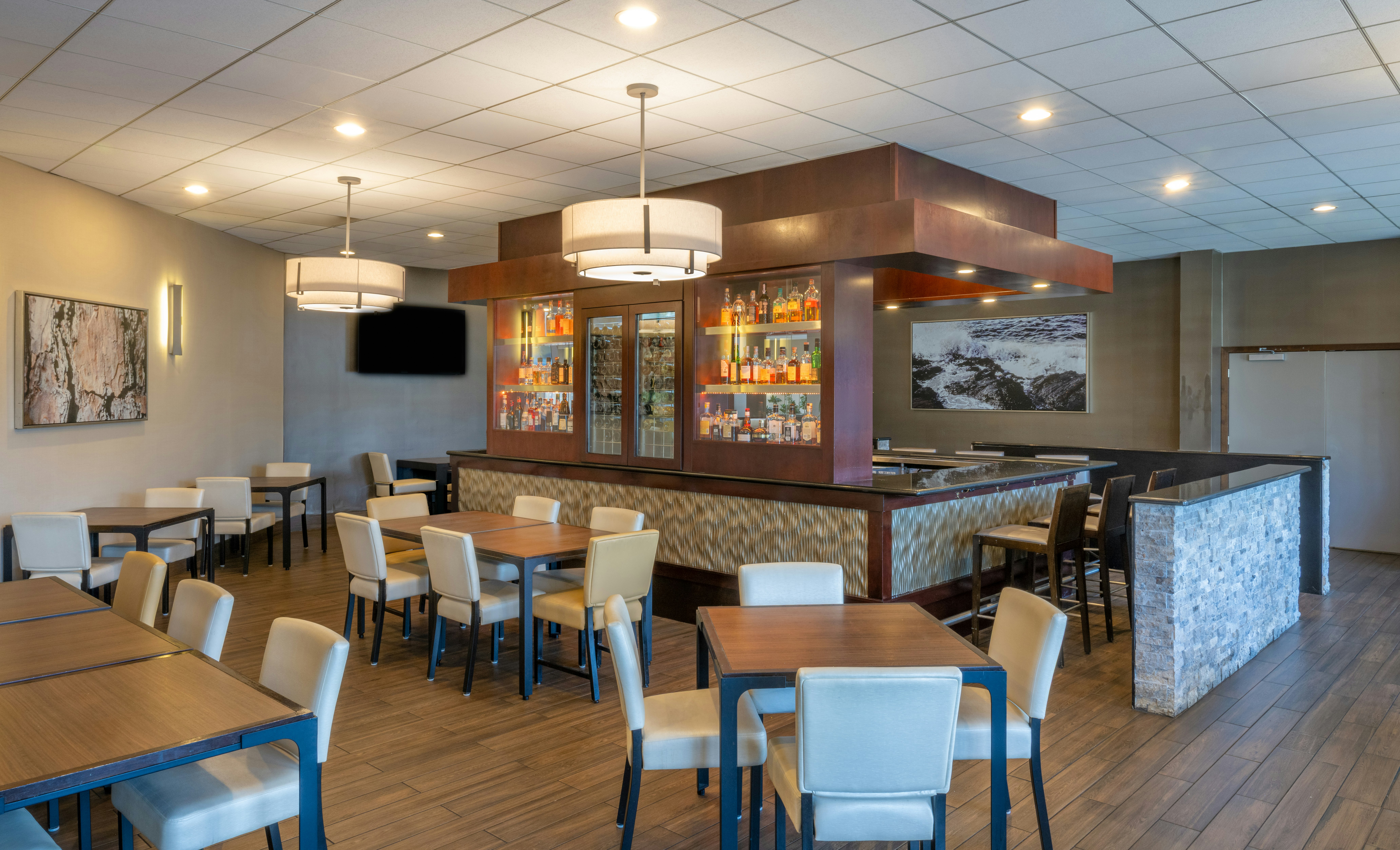 Embassy Suites by Hilton Seattle Bellevue 57/76