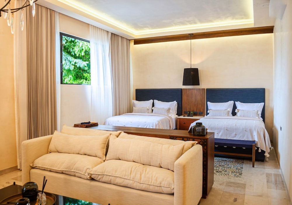 PREMIUM, SUITE, DOUBLE BED, BATHTUB