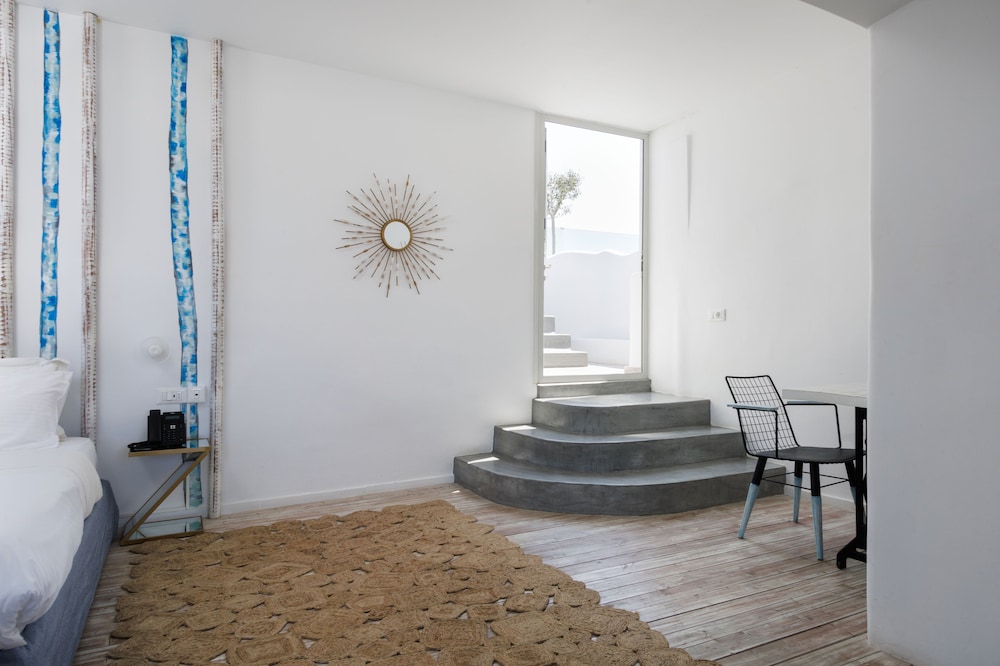 The Museum Project Oia 8/69