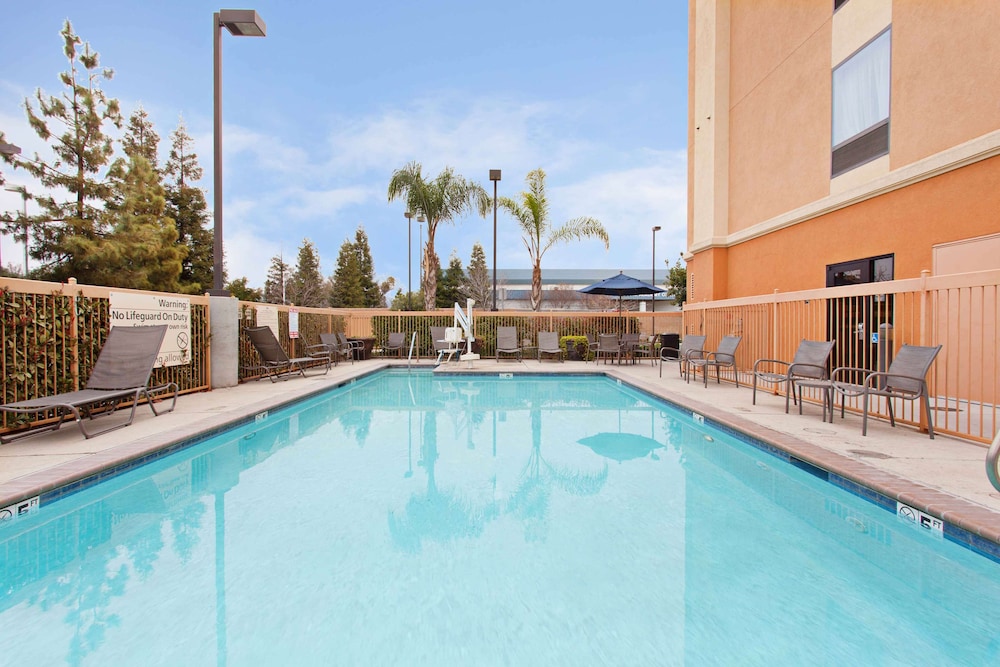 Hampton Inn and Suites Clovis Airport North