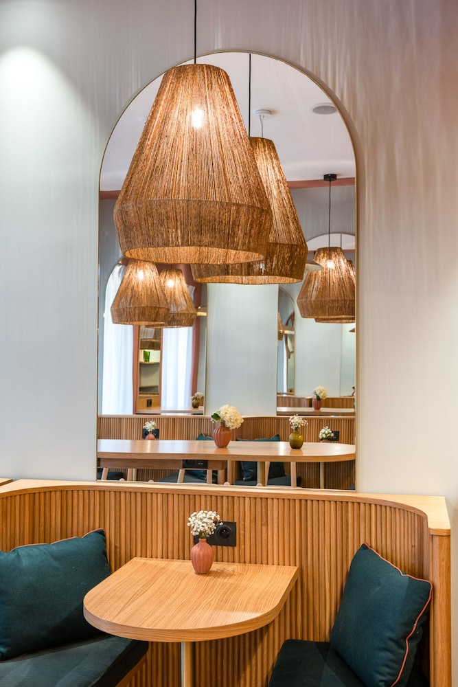 O.lysee Hotel 46/47