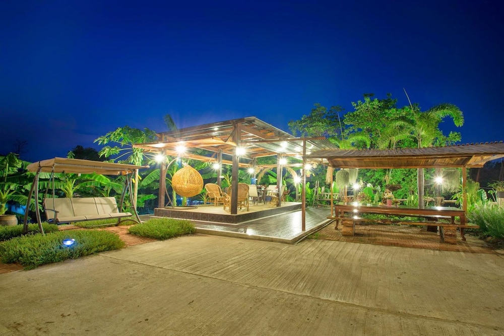Banter Resort 3/40