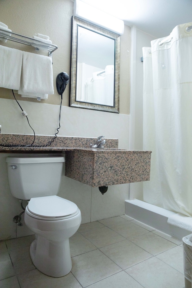 Quality Inn Raynham - Taunton 33/75