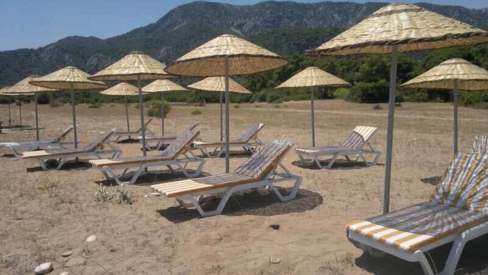 Secret Garden Bungalows & Tent Hotel 24/26