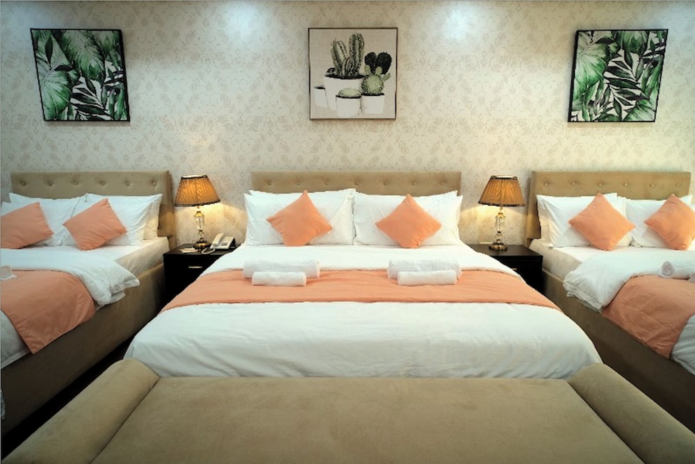 FAMILY, MULTIPLE BEDS