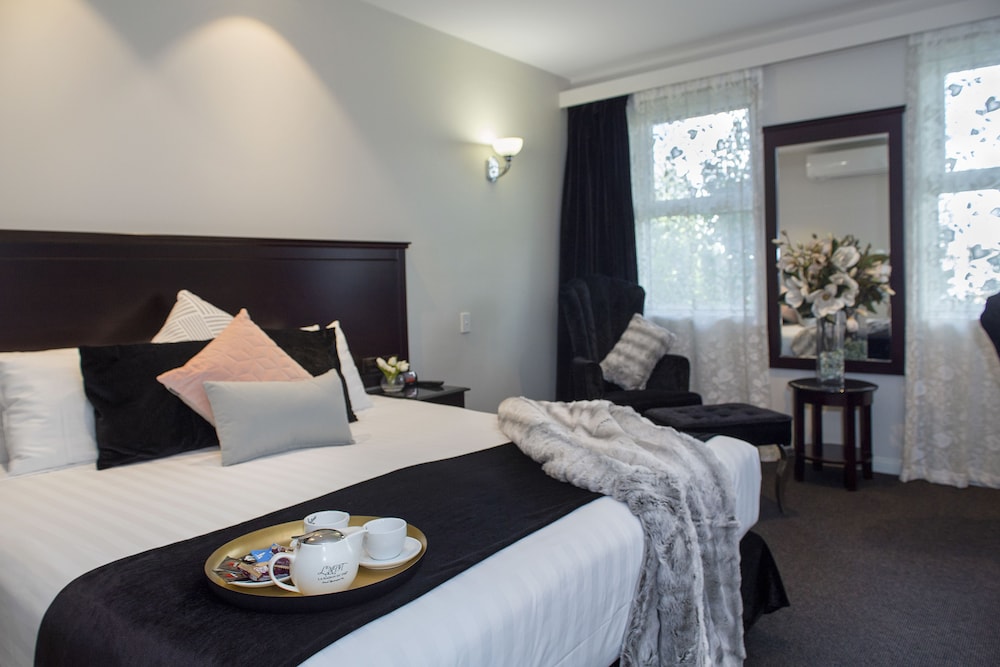 International Hotel Wagga Wagga 18/66