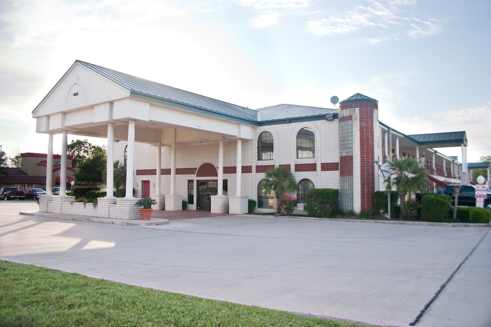 Days Inn by Wyndham New Braunfels 7/33