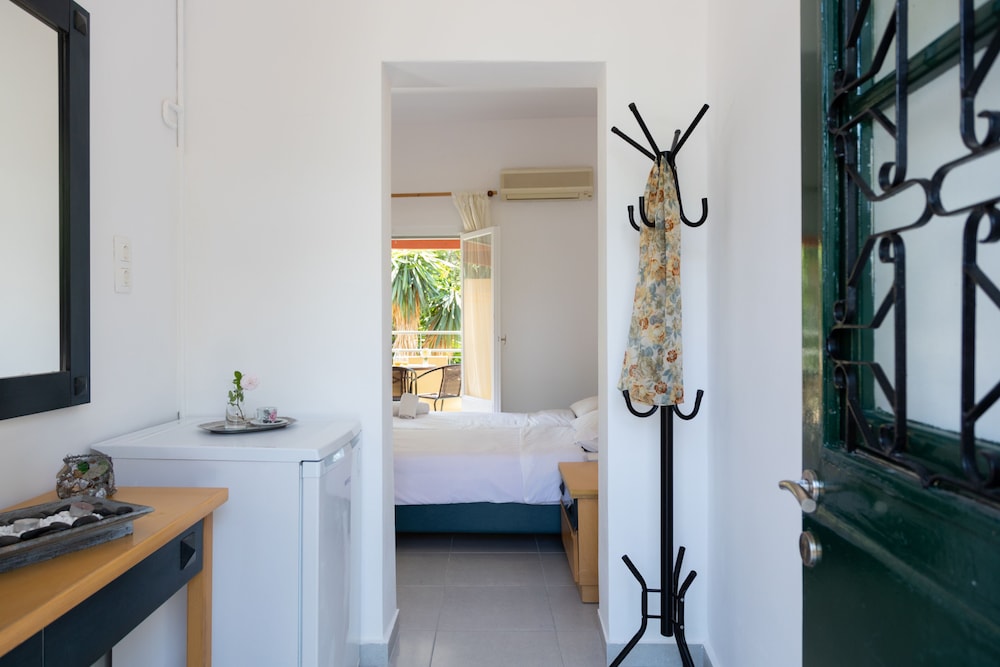 Wilde Rose Hotel 17/59