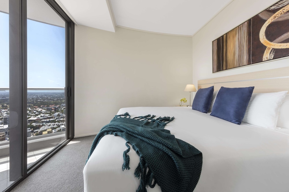 Oaks Brisbane Aurora Suites 30/74