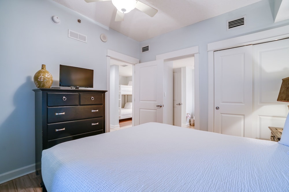 2 Bedrooms, Condo, King and Queen Bed, Bunk Bed, Sea View, Sofa