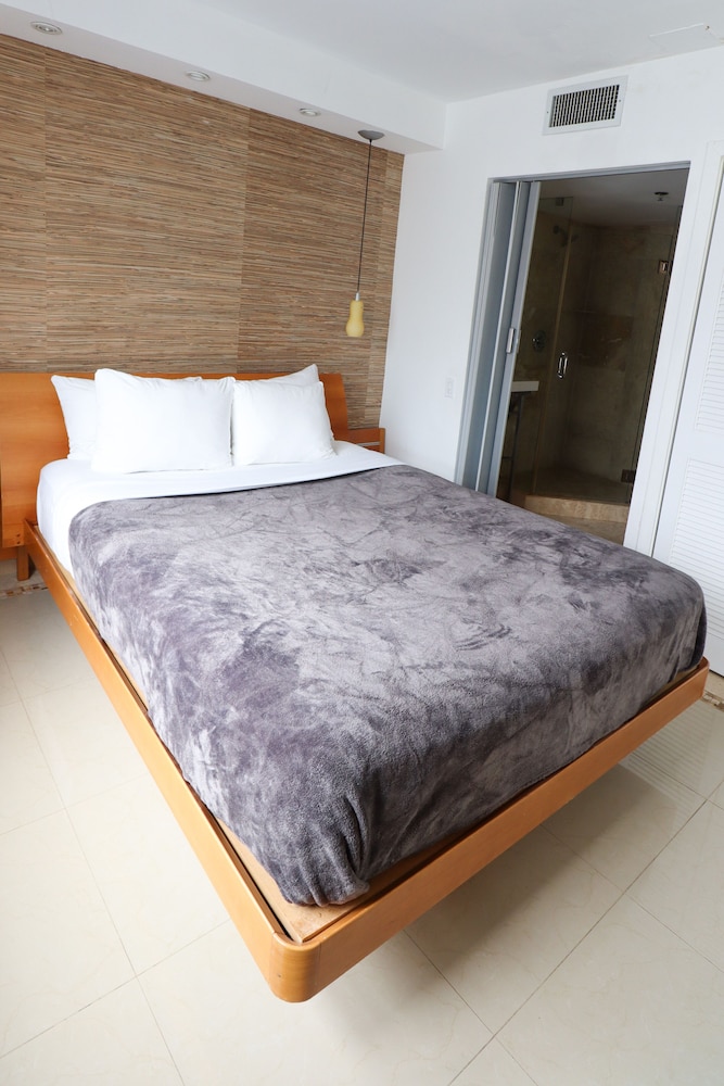 The Mercury All-Suites Hotel 19/33