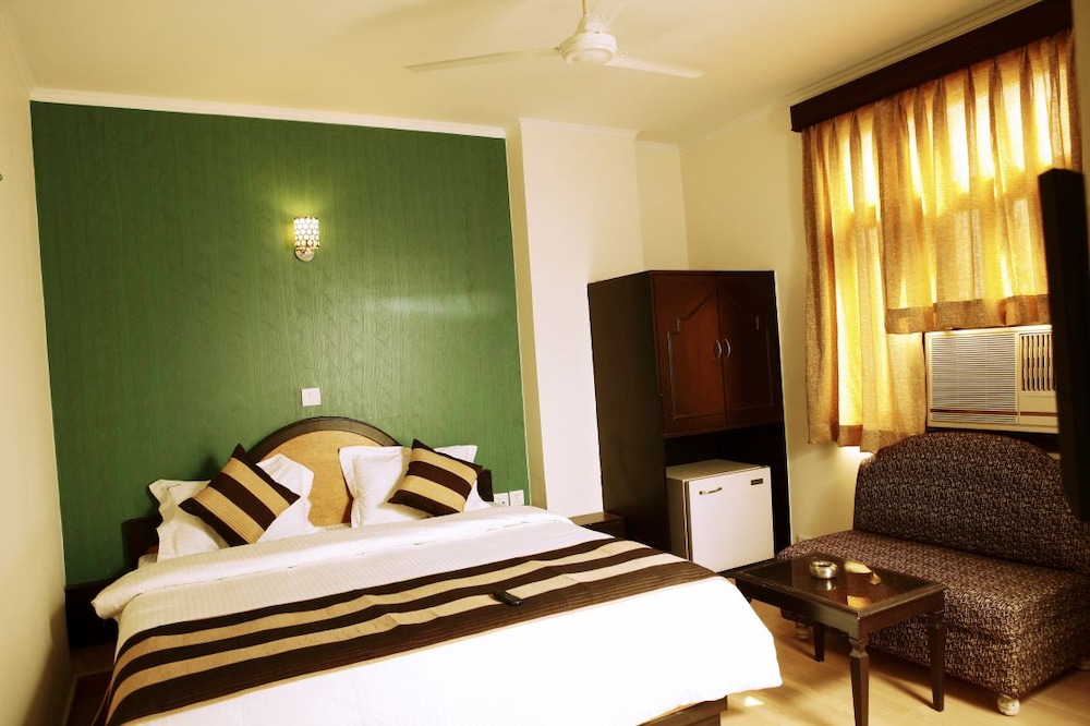 Delhi Darbar hotel 25/63