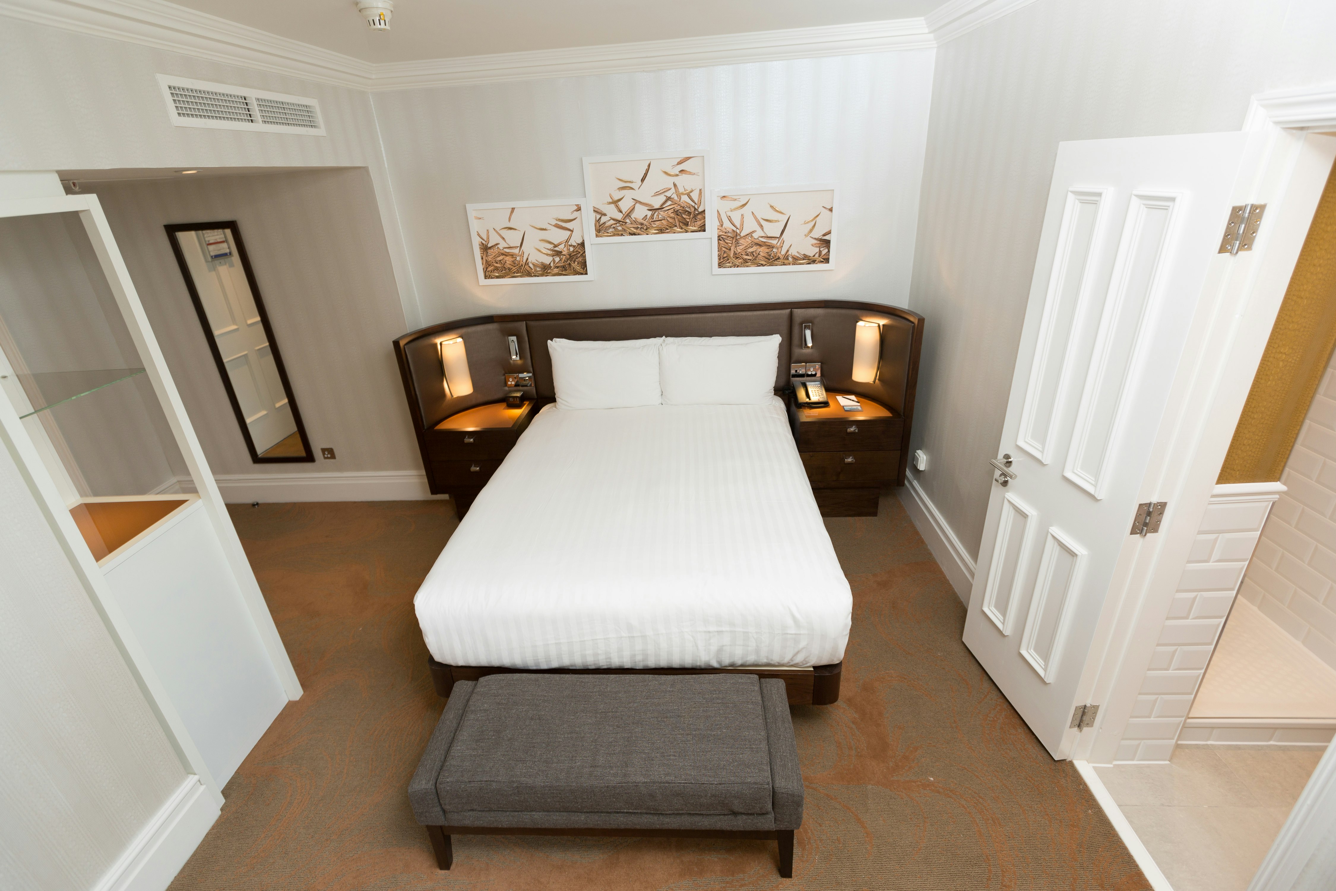 GUEST ROOM, QUEEN BED
